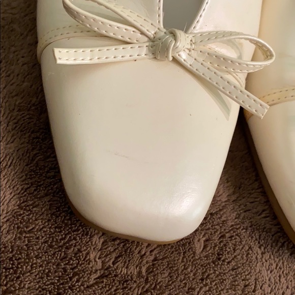 Shoes - Picture 3 of 8